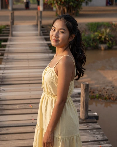 Laotian woman Noy from Pakse ready for meaningful international partnership