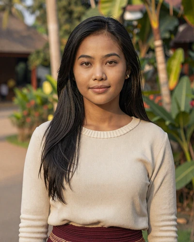 Laotian woman Phouthasone from Savannakhet open to cross-cultural romance