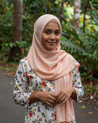 Bruneian woman Azizah from Temburong interested in international dating